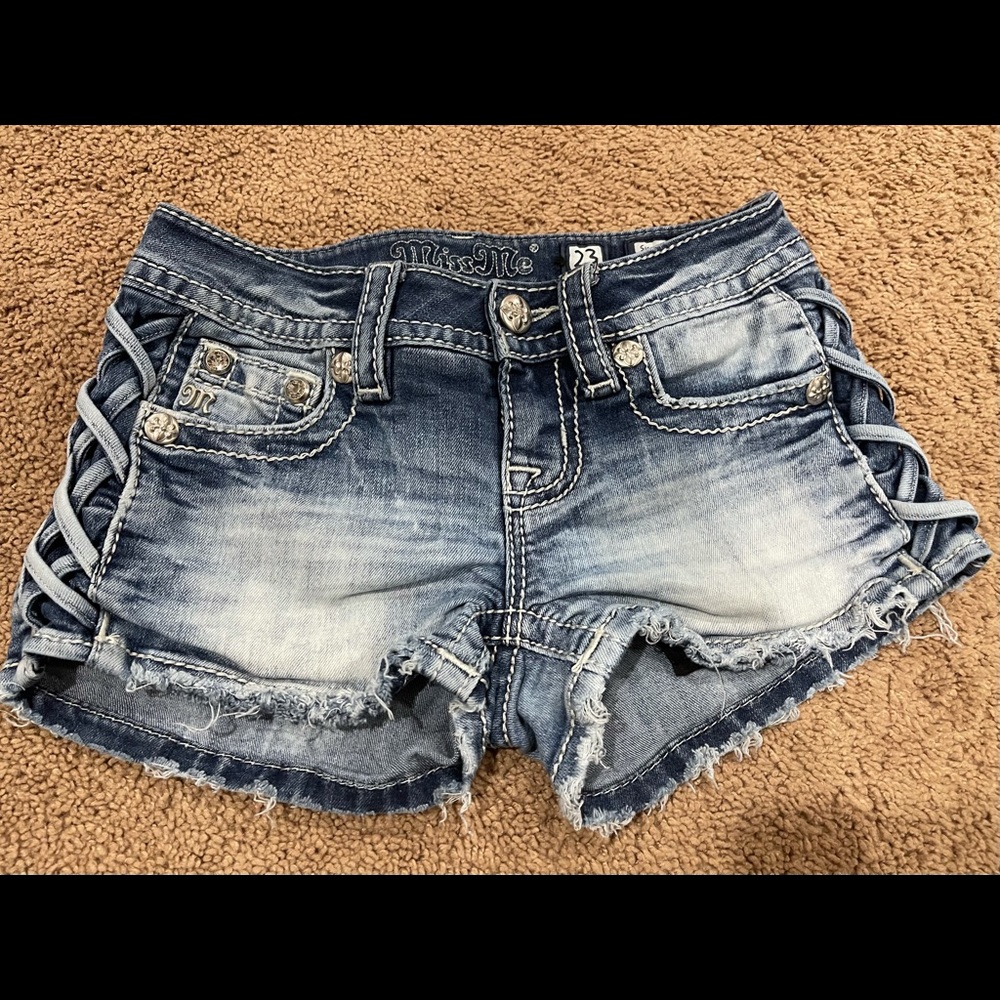 MISS ME shorts